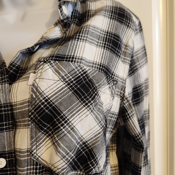 Levi’s Boyfriend Fit Plaid Button Up Shirt - Picture 3 of 5